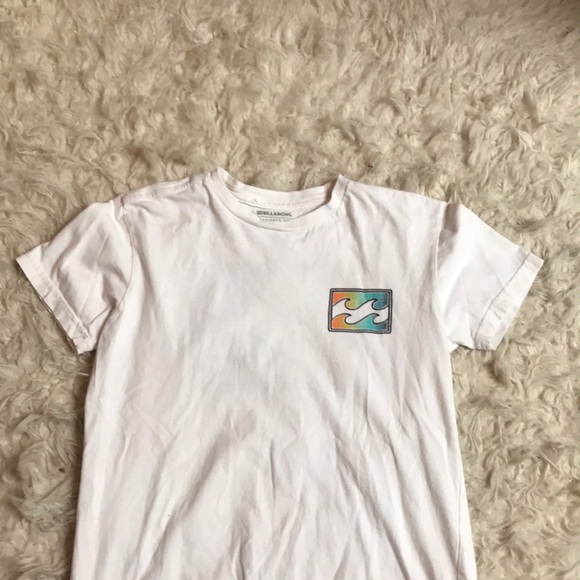 Billabong Tops - Billabong white surf graphic t shirt